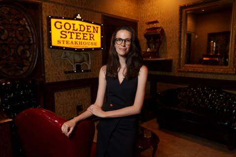 Amanda Signorelli, socia gerente de Golden Steer Steakhouse en Sahara Avenue cerca del Strip en ...