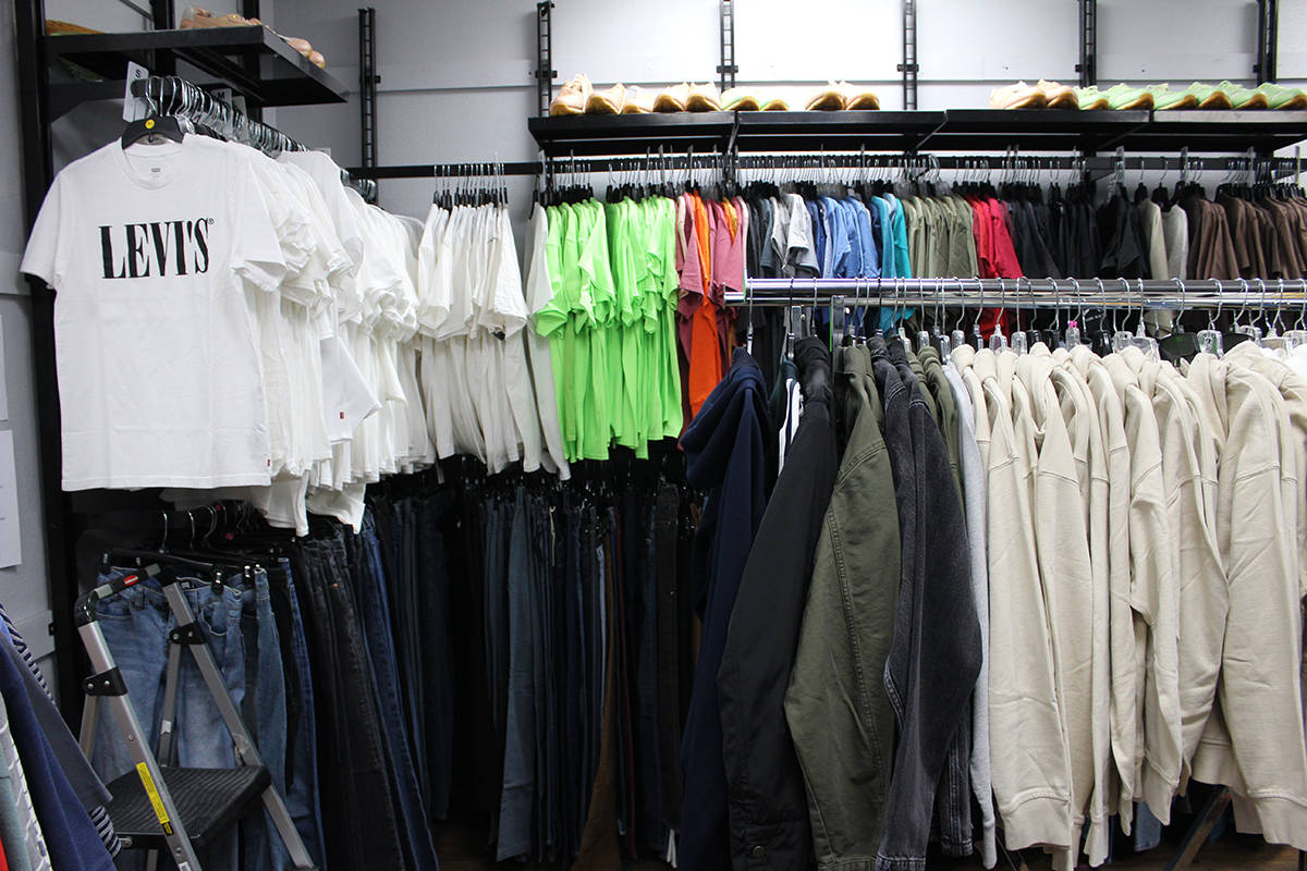 La Boutique cuenta con ropa para todos gustos, desde formal a casual y los estudiantes tendrán ...