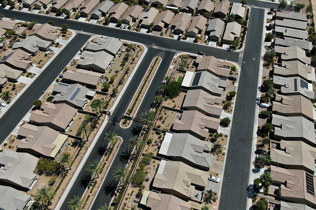 Una vista aérea de Solera una urbanización cerca de East Desert Inn Road y Theme Road al este ...