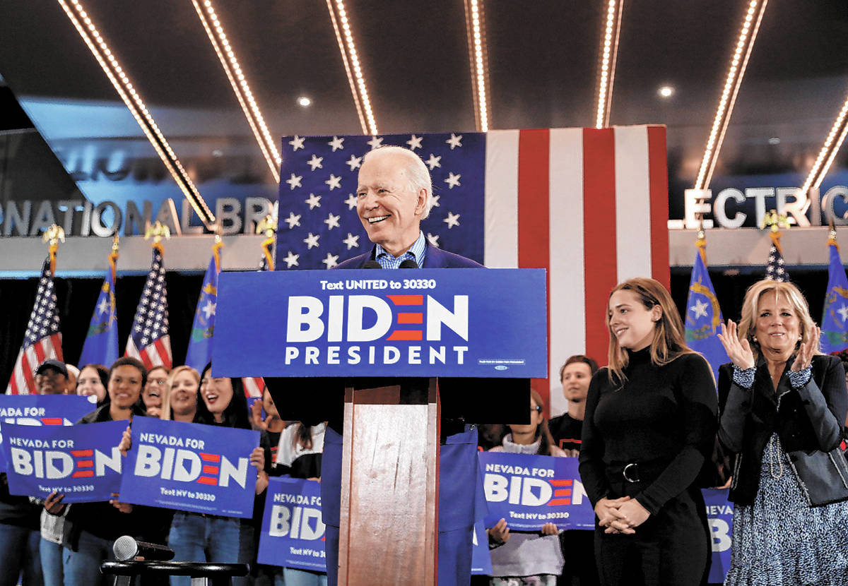 En esta foto de archivo, el ex-vicepresidente y candidato presidencial demócrata, Joe Biden, h ...