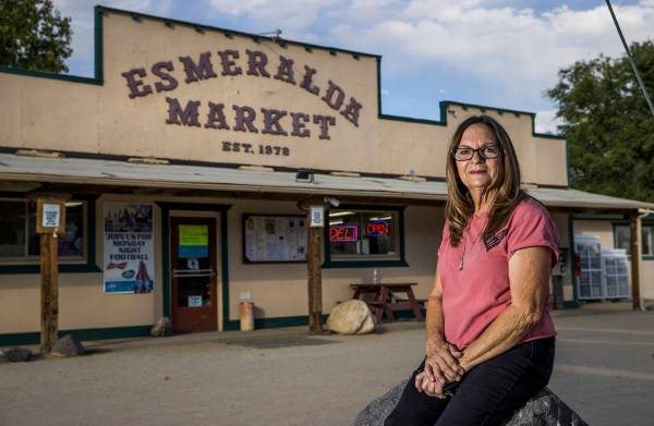 Linda Williams y su familia establecieron y han operado el Mercado Esmeralda durante 42 años, ...