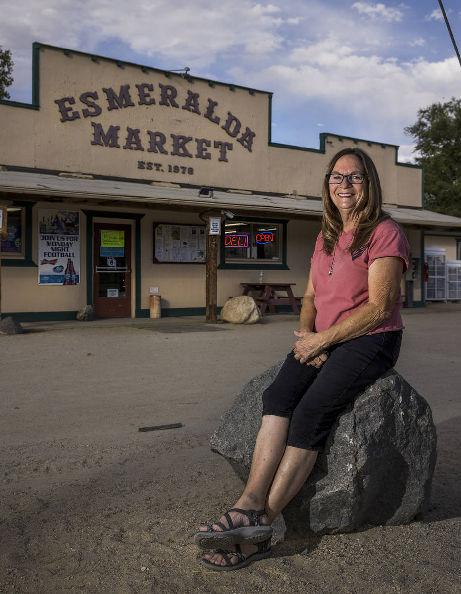 Linda Williams y su familia establecieron y han operado el Mercado Esmeralda durante 42 años, ...