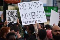 En esta foto de archivo, la serie de protestas ‘Black Lives Matter’ se llevó durante tres ...