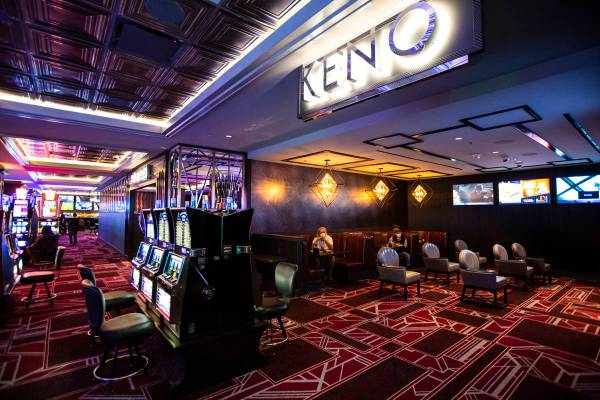 Clientes juegan Keno en The D Las Vegas el martes, 11 de agosto de 2020. (Chase Stevens/Las Veg ...