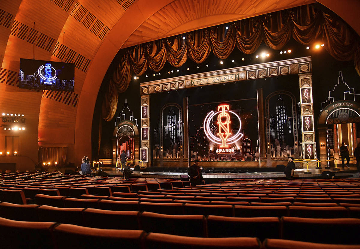 Una vista del escenario aparece antes del inicio de la 73a edición anual de los Premios Tony e ...