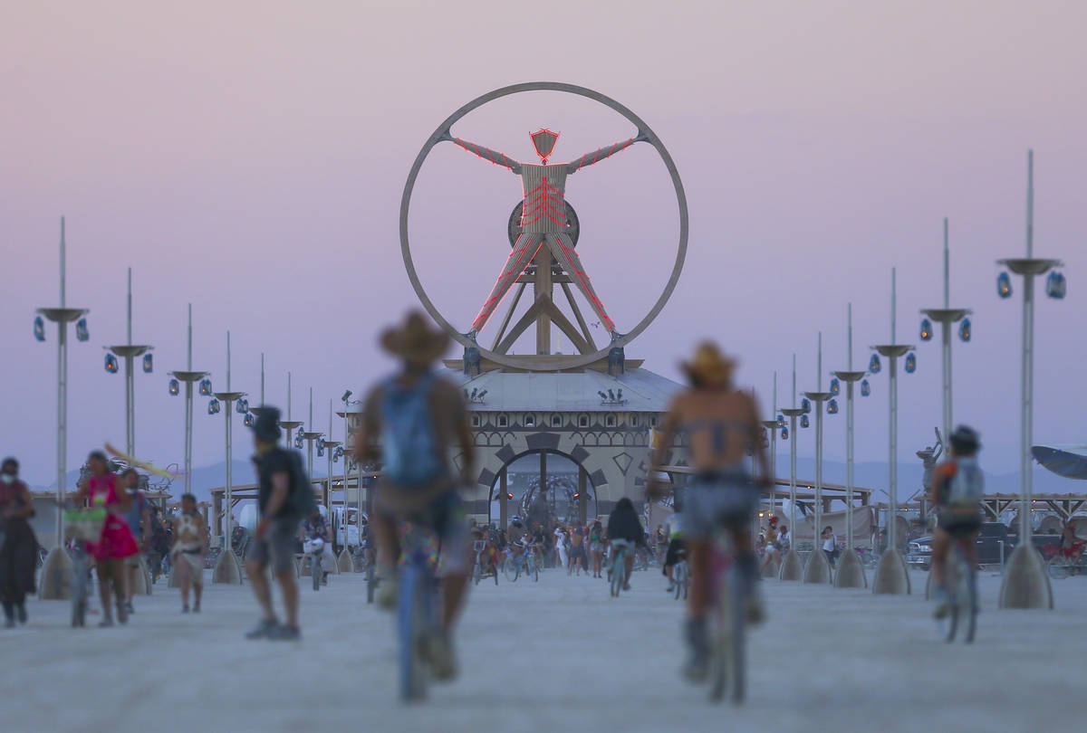La efigie del Burning Man, modelada según el Hombre de Vitruvio de Leonardo da Vinci, se encue ...