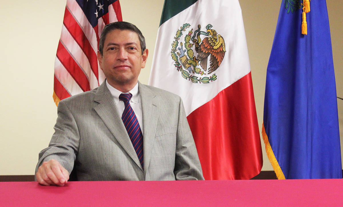 El titular del Consulado de México en Las Vegas, Emb. Alejandro Madrigal, otorgó una entrevis ...