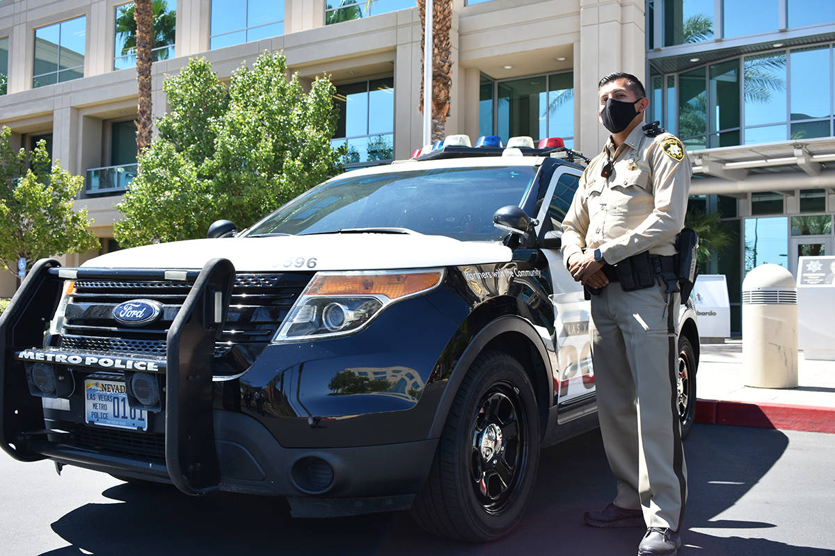 El oficial Milton Miramontes solicitó trabajar en la zona este de Las Vegas como una manera de ...