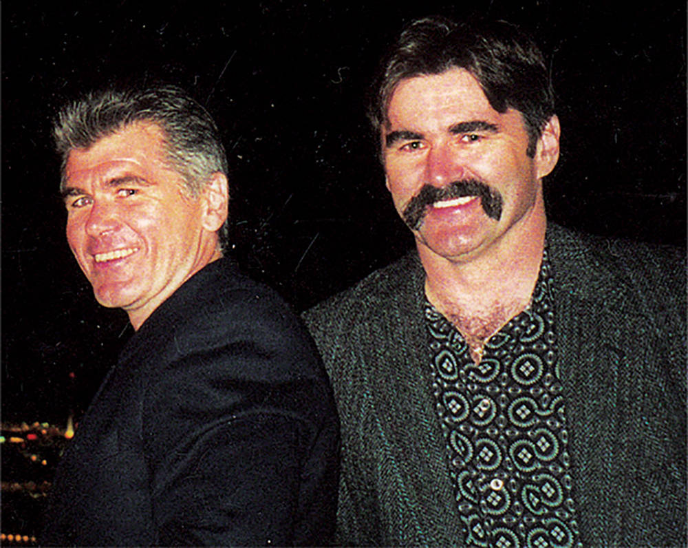 Patrick Brown, izquierda, y su hermano, Michael en una foto del 2000. Los dos se parecían tant ...