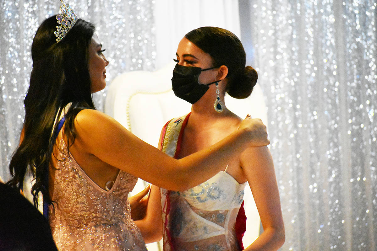 Mediante una ceremonia privada se llevó a cabo la coronación de Miss El Salvador Nevada, even ...
