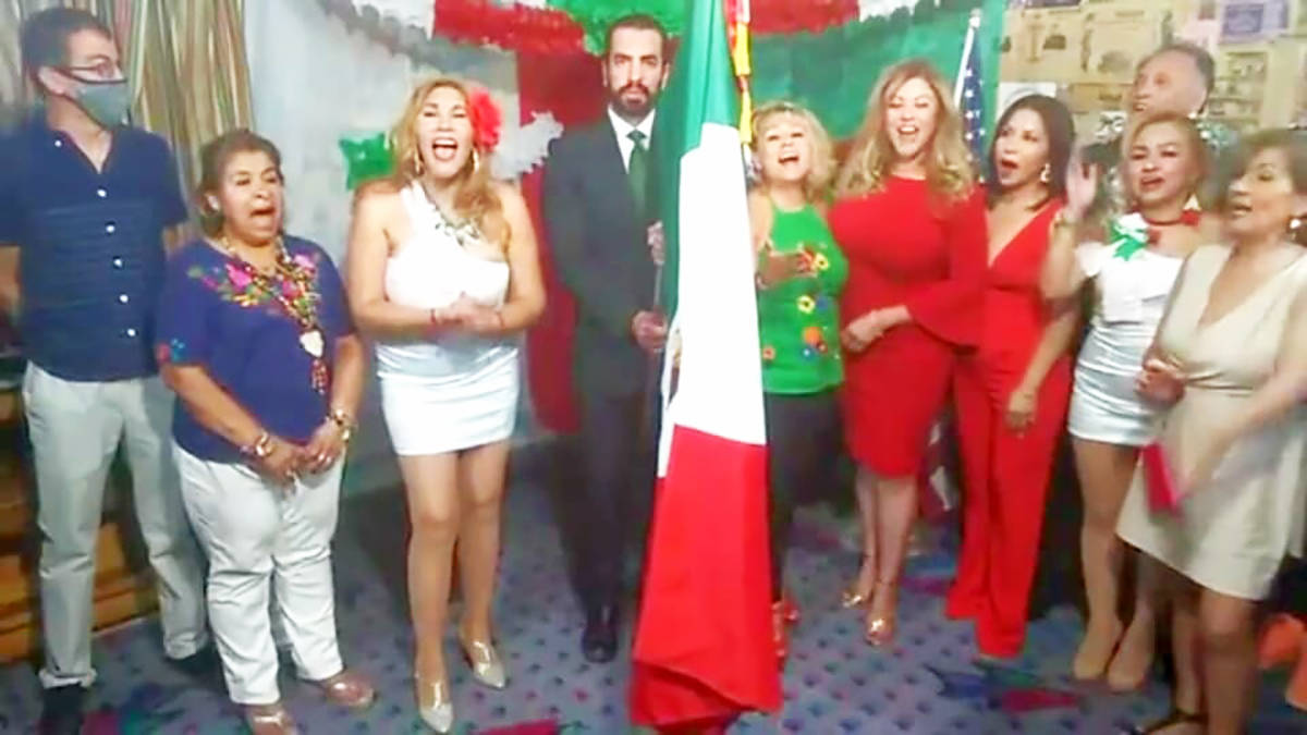 Los miembros del Comité Patriótico Mexicano celebraron la Independencia de México con un ale ...