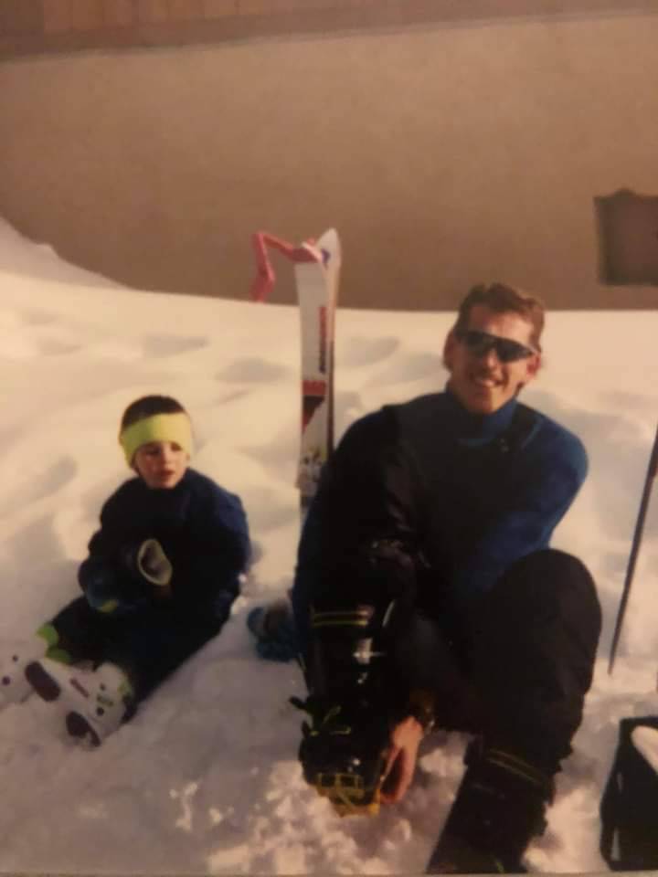 Chris y Greg Peistrup esquiando en 1991. (Cortesía de Kristin Bell-Peistrup)