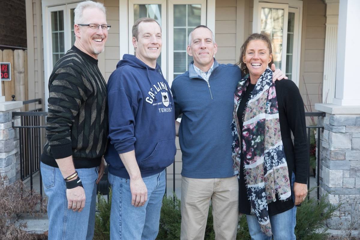 De izquierda a derecha: Greg Peistrup con sus hermanos Tim, Jeff y Amy en Chicago en 2018. (Cor ...