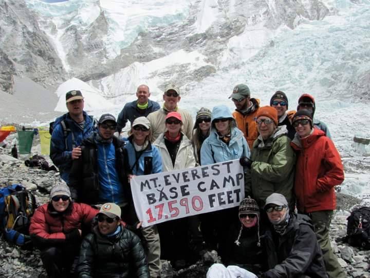 Greg Peistrup, en medio al fondo, con su grupo de medicina silvestre en 2010. (Cortesía de Kri ...