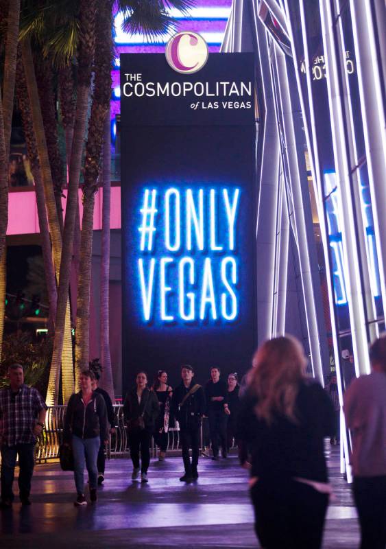 El nuevo eslogan de la ciudad, "Only Vegas", expuesto en la marquesina del Cosmopolitan el juev ...