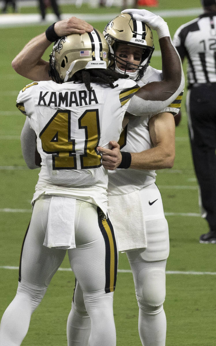 Las Vegas Raiders fullback Alec Ingold (45) talks with New Orleans Saints  linebacker Zack Baun …