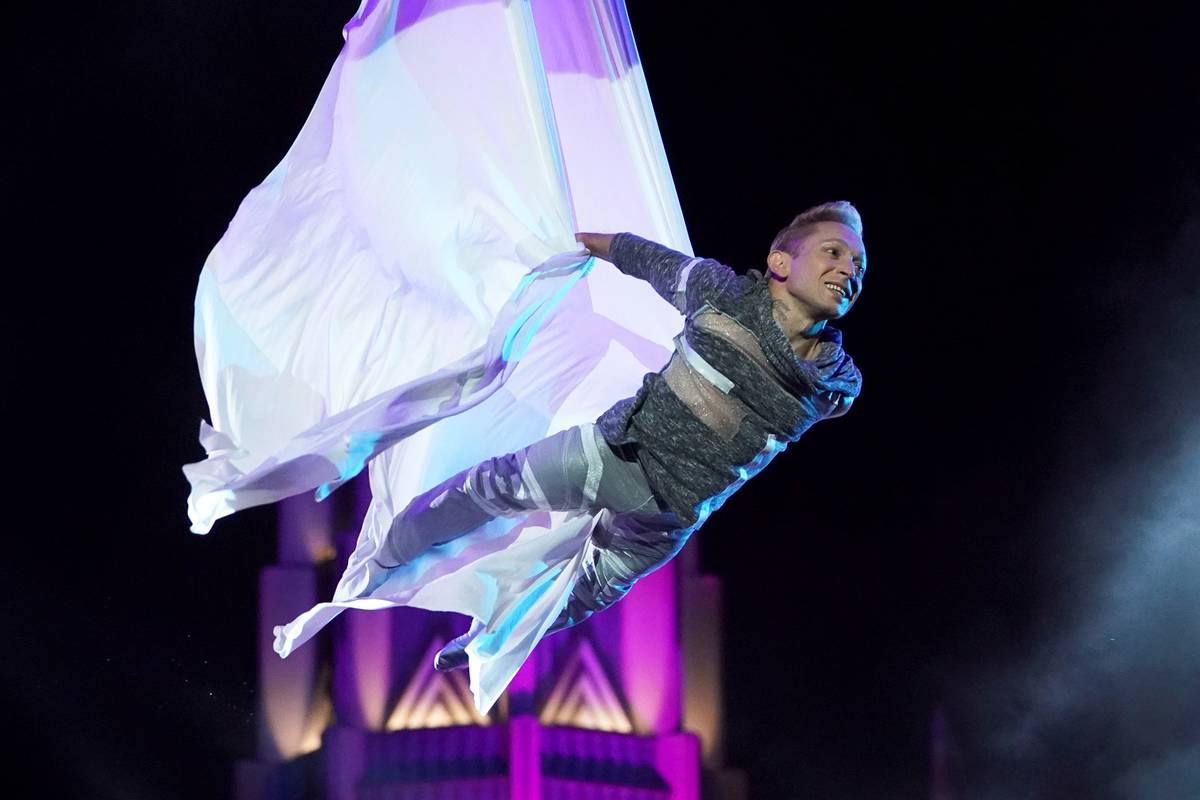 Alan Silva en su actuación semifinal en "America's Got Talent". (Chris Haston/NBC)