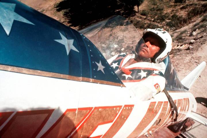 Evel Knievel en un cohete a vapor en Snake River Canyon en Twin Falls, Idaho, en septiembre de ...