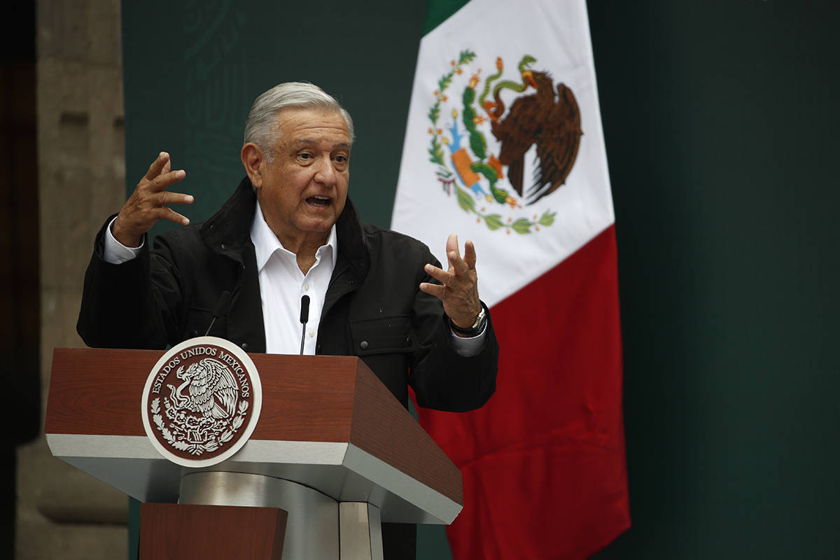 El presidente de México, Andrés Manuel López Obrador, se dirige a familiares de 43 estudiant ...