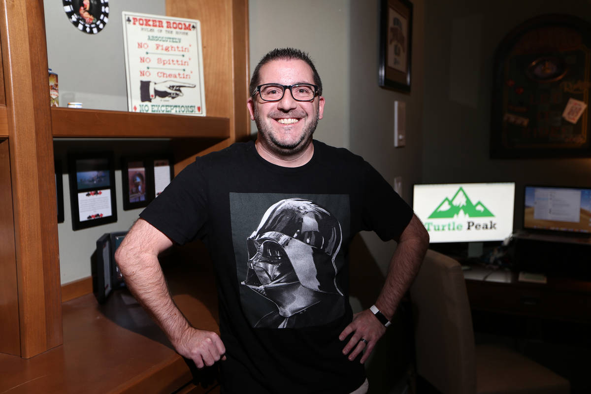 Mark Nagle, jefe de operaciones de Turtle Peak, posa para un retrato en su casa de Las Vegas el ...