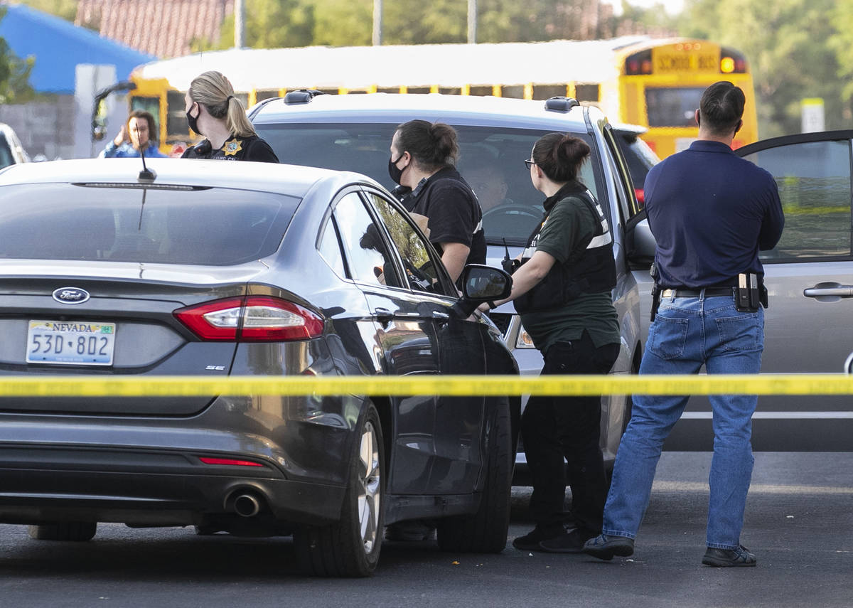 La policía de Las Vegas investiga un homicidio cerca de Captain Hills Road y Boseck Drive al n ...