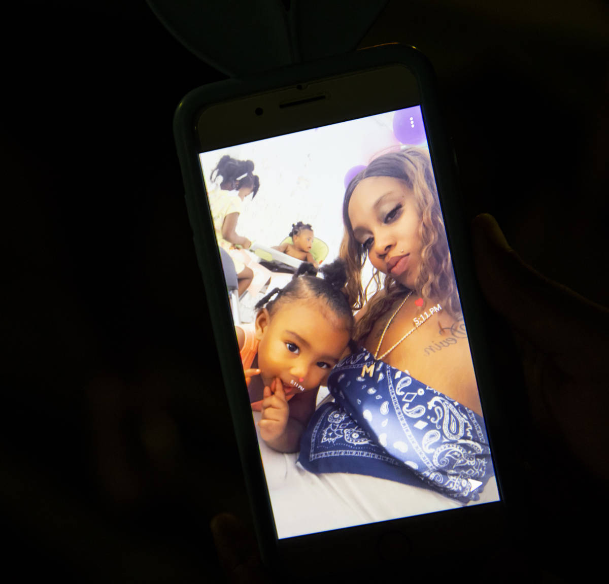 Mariah Coleman aparece en una foto con su hija, Sayah Deal de un año, en Las Vegas el martes, ...