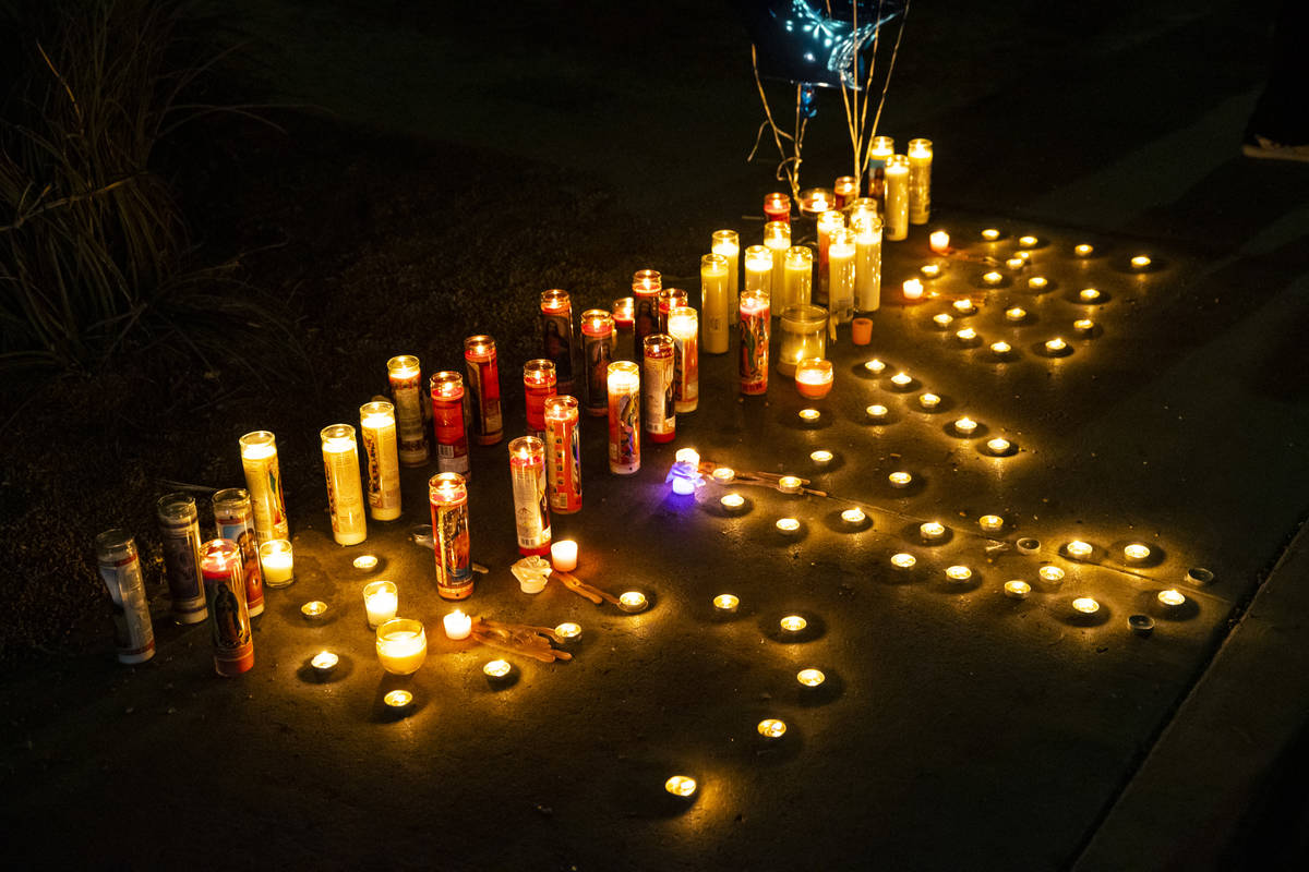 Se encienden velas en memoria de Sayah Deal de un año en Las Vegas el martes, 6 de octubre de ...
