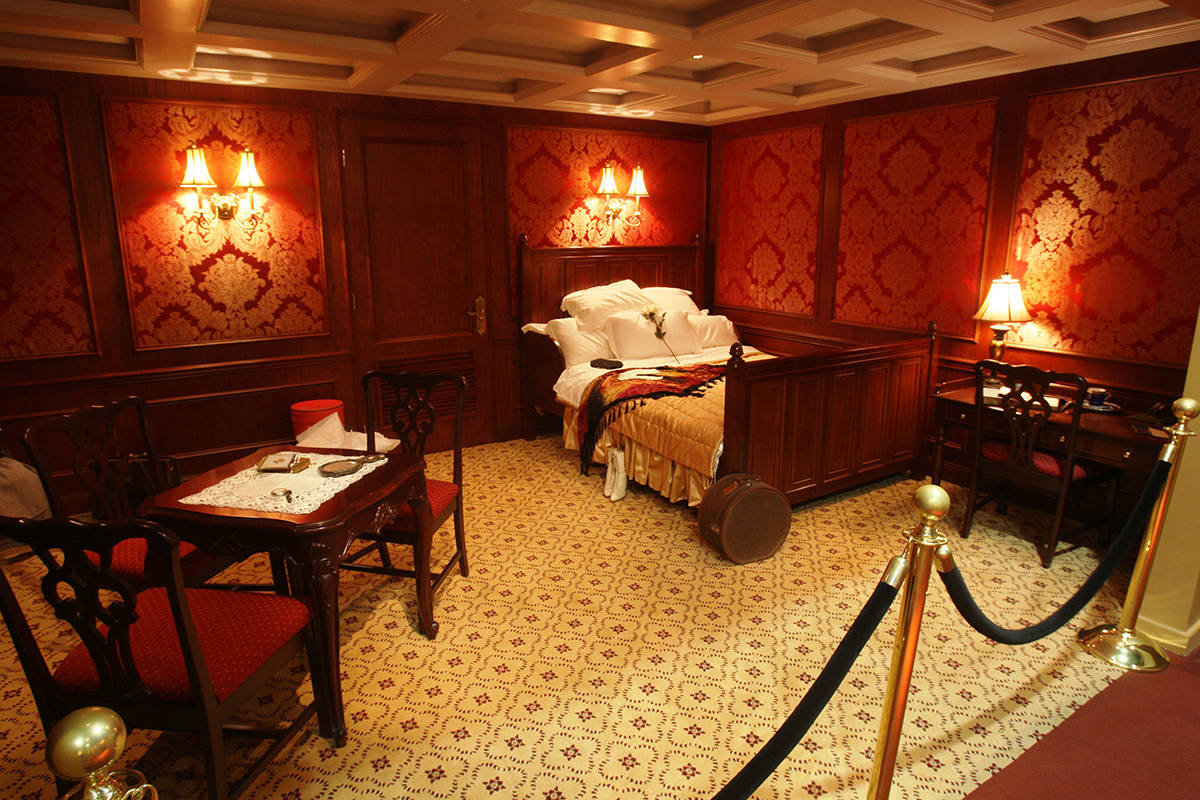 First Class Cabin. Titanic the Artifact Exhibition at Luxor Hotel & Casino. Foto cortesía de E ...