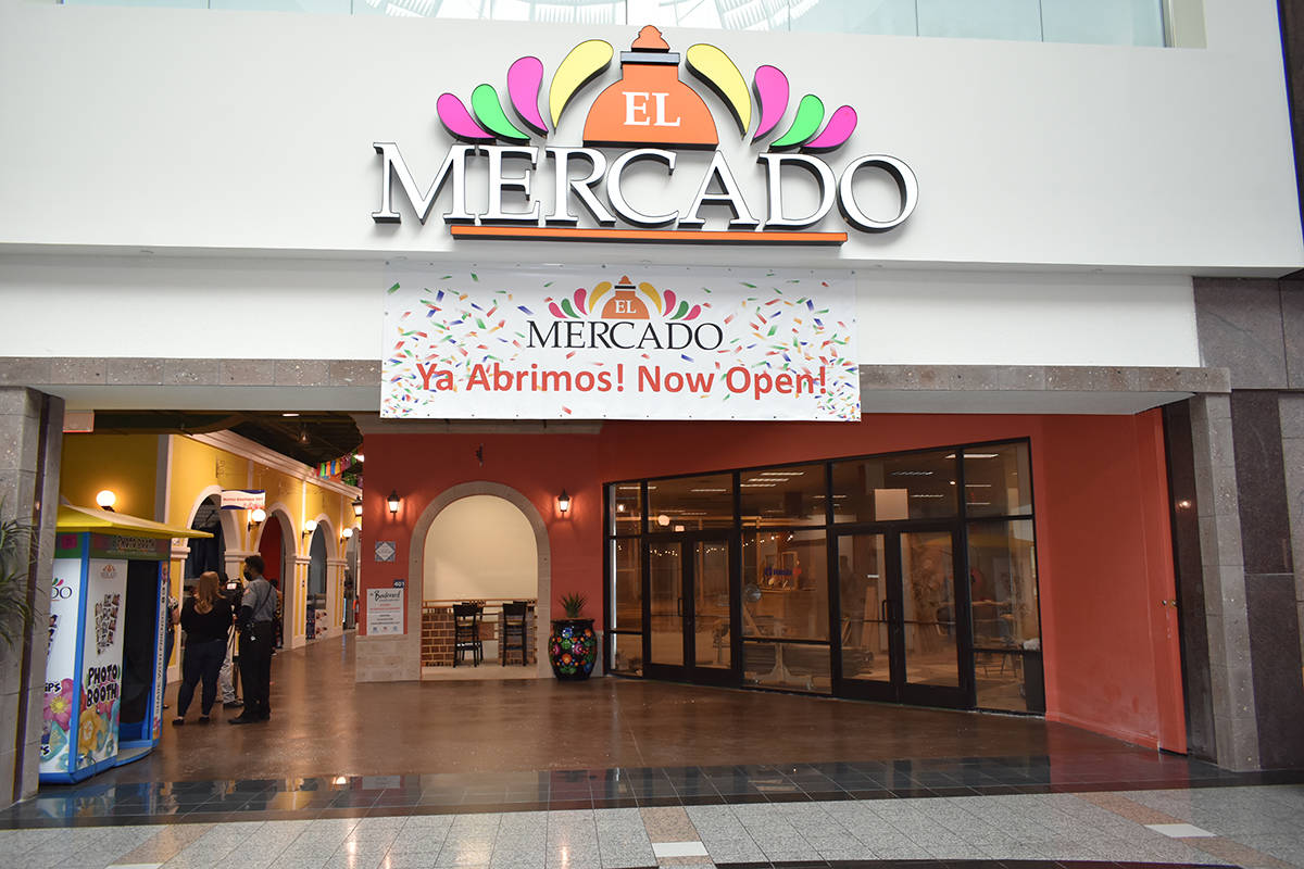 Distintos comerciantes hispanos están listos para recibir al público en el nuevo espacio come ...
