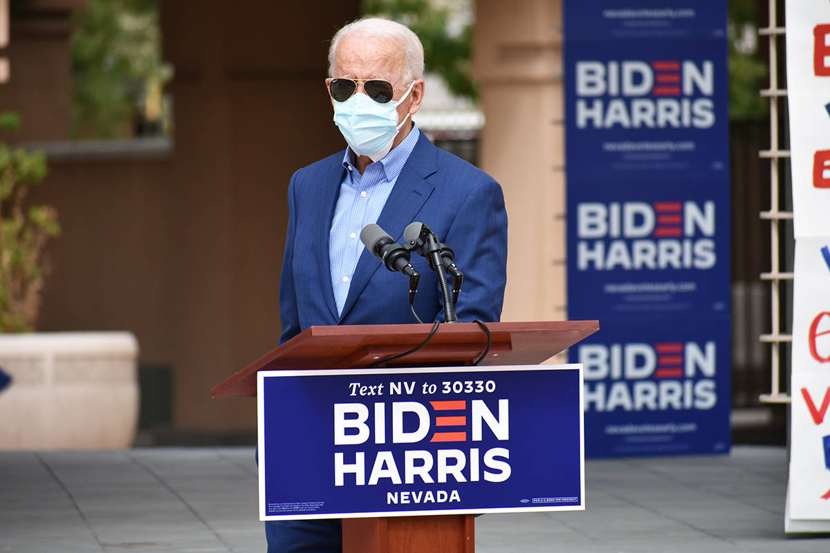 El ex-vicepresidente Joe Biden encabezó un breve mitin de campaña en el que constantemente at ...