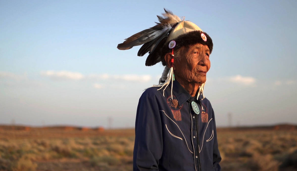 Jones Benally, de 94 años es un curandero tradicional Navajo. Es reconocido por el estado de A ...