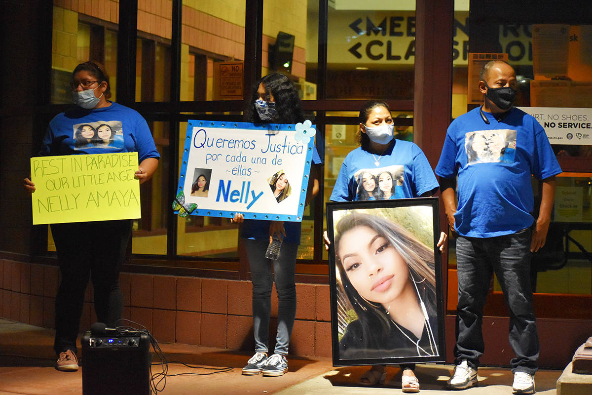 Citlali Mora y Nelly Amaya-Ramírez, ambas de 16 años, murieron atropelladas al cruzar la call ...