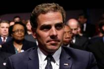 En esta foto de archivo del 11 de octubre de 2012, Hunter Biden espera el comienzo del debate d ...