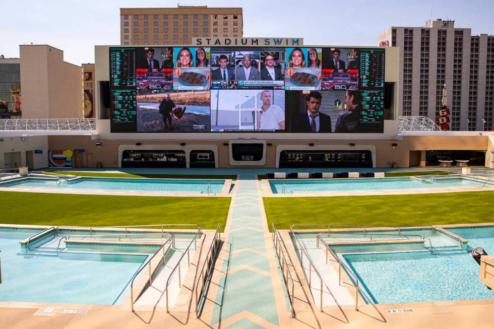 Stadium Swim, con una pantalla de 14 millones de píxeles, en Circa, el primer casino construid ...