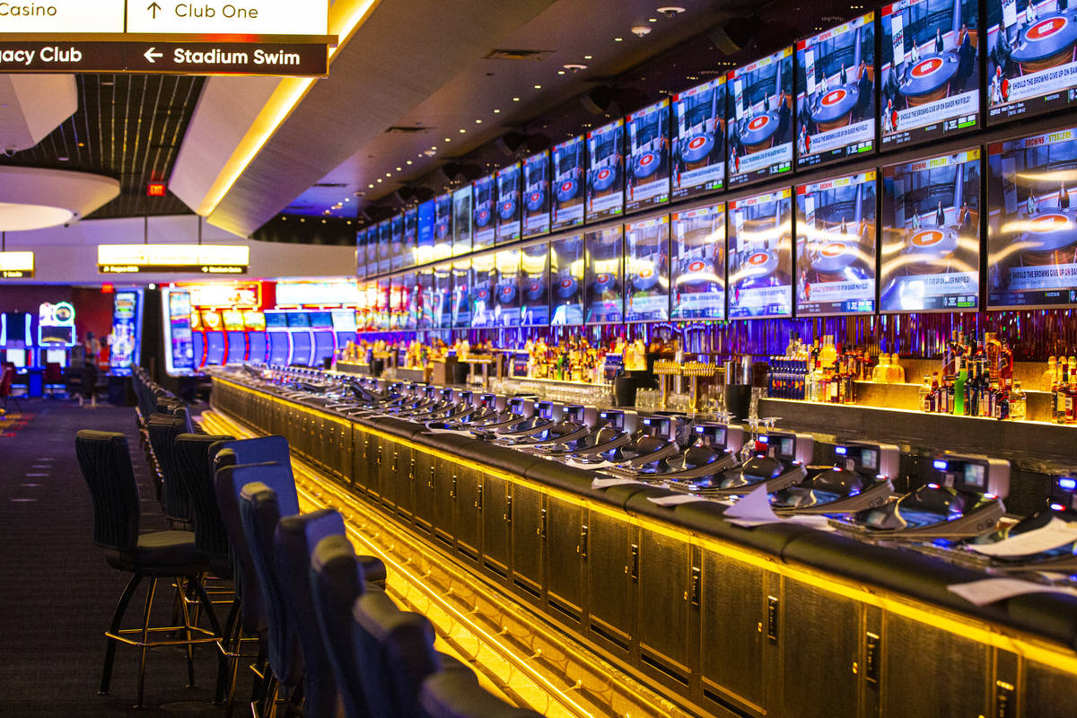 Una vista del Mega Bar durante un recorrido por Circa, el primer casino construido en el centro ...