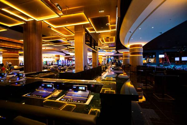 Overhang bar visto durante un tour por Circa, el primer casino construido en el centro de Las V ...
