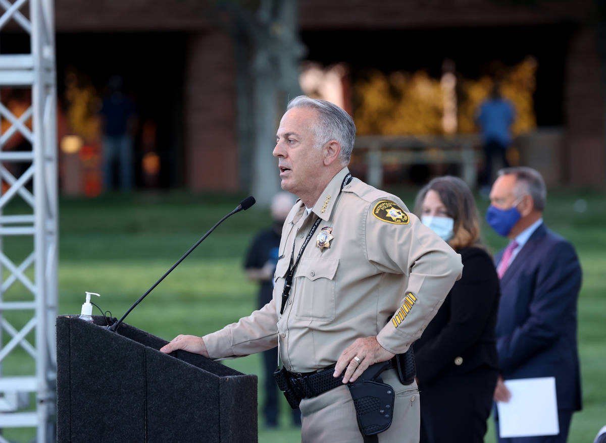 El alguacil del Condado Clark, Joe Lombardo, anuncia que el número oficial de víctimas del Ro ...