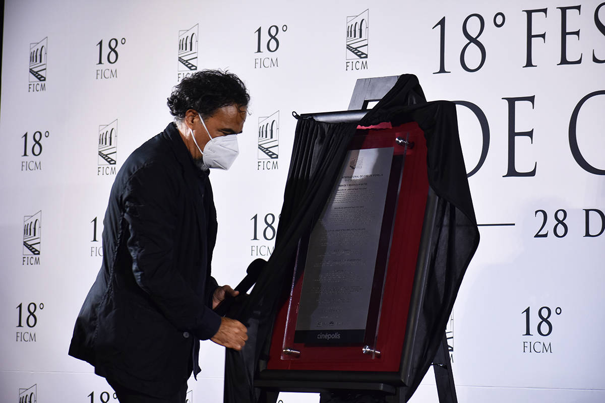 El director mexicano, Alejandro González Iñárritu, recibió tres reconocimientos durante la ...