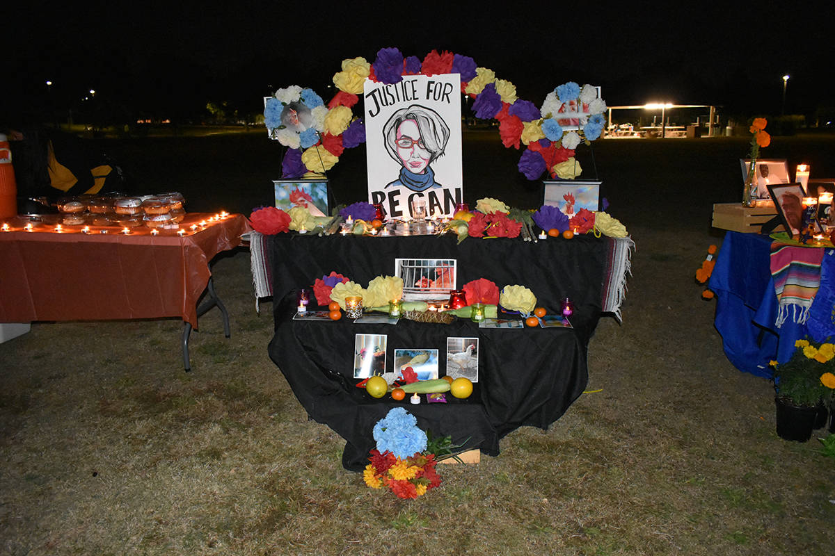 Organizaciones locales conmemoraron el Día de Muertos montando altares con un mensaje social. ...