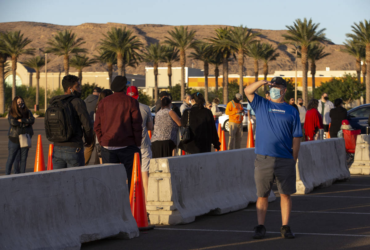 La fila fuera de Las Vegas Ballpark tiene un tiempo de espera de unos 40 minutos alrededor de l ...