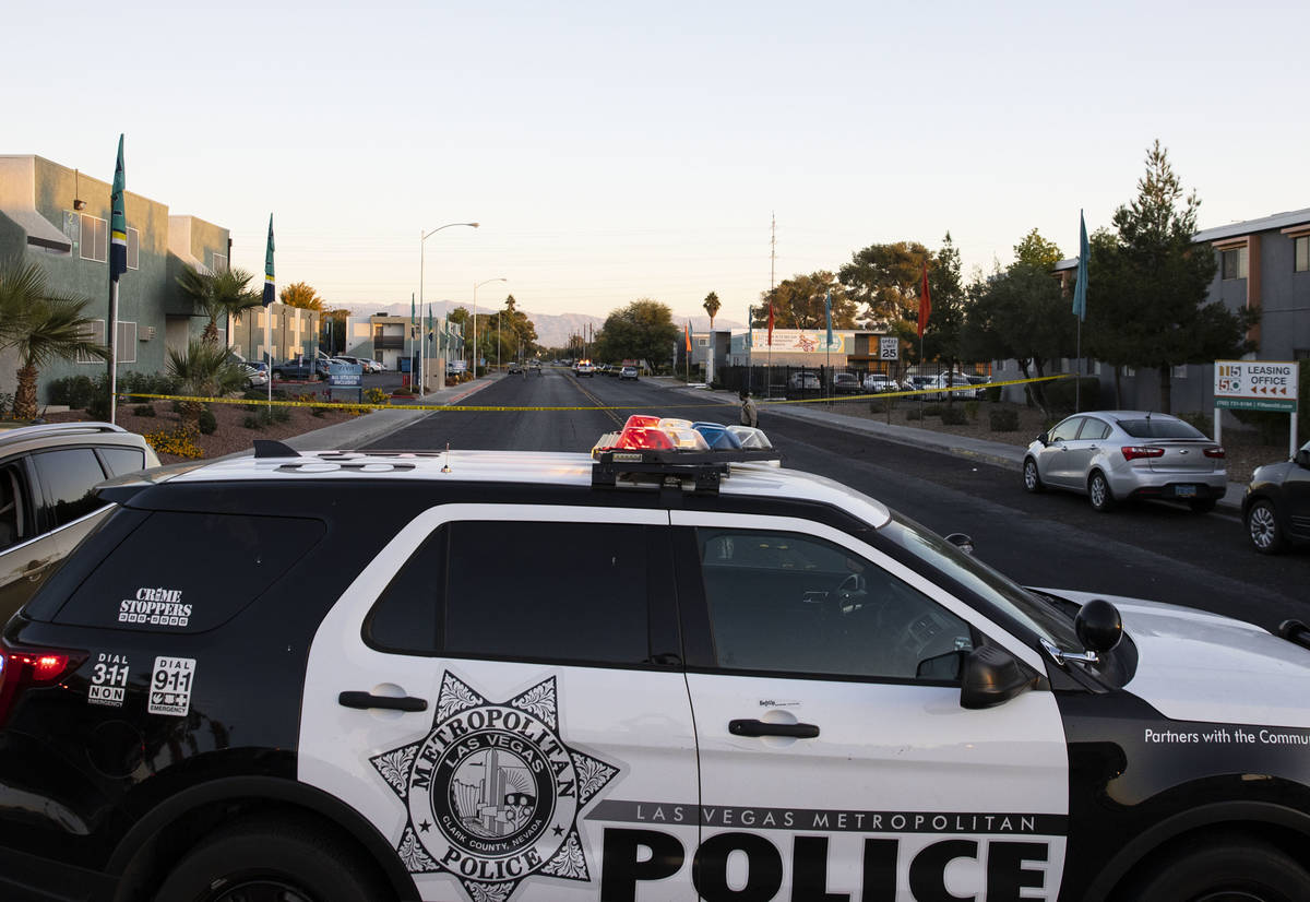 La Policía Metropolitana está investigando después de que un hombre fue disparado en la Aven ...