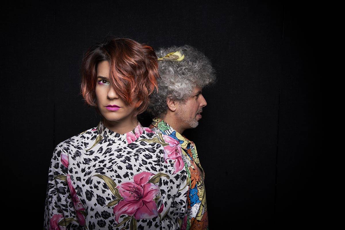 El dúo Afrobeta ha lanzado su cuarto disco, “Ilusión Motel”. [Foto Juan Vergara, vía The ...