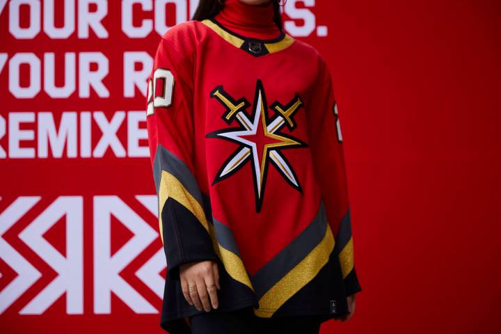 Los Vegas Golden Knights lanzaron una cuarta jersey el lunes, 16 de noviembre de 2020. (Vegas G ...