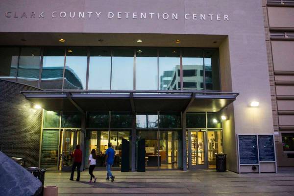 Centro de Detención del Condado Clark en el centro de Las Vegas el martes, 11 de octubre de 20 ...