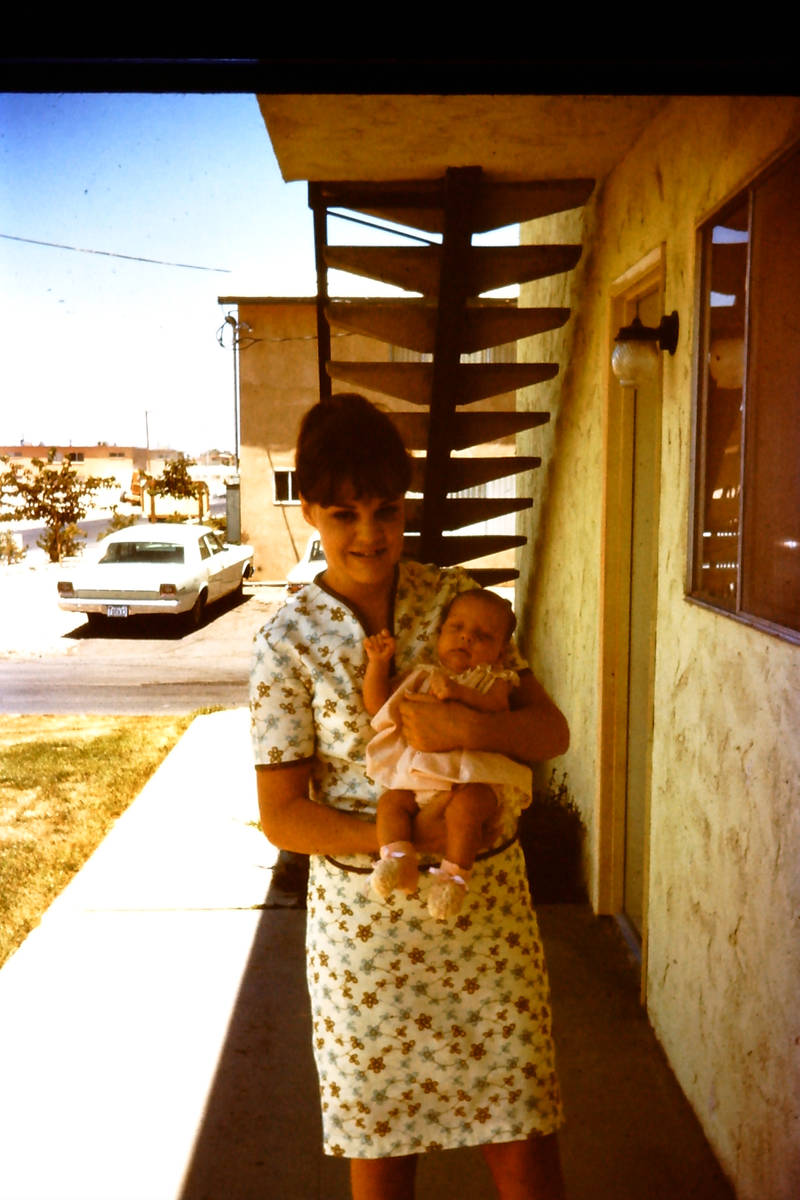 Cathy Holm con su hija, Wendi, en el documental "Baby God." (HBO)