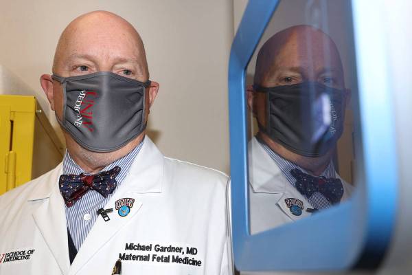 El doctor Michael Gardner es el vicedecano de Asuntos Clínicos de la Facultad de Medicina de l ...