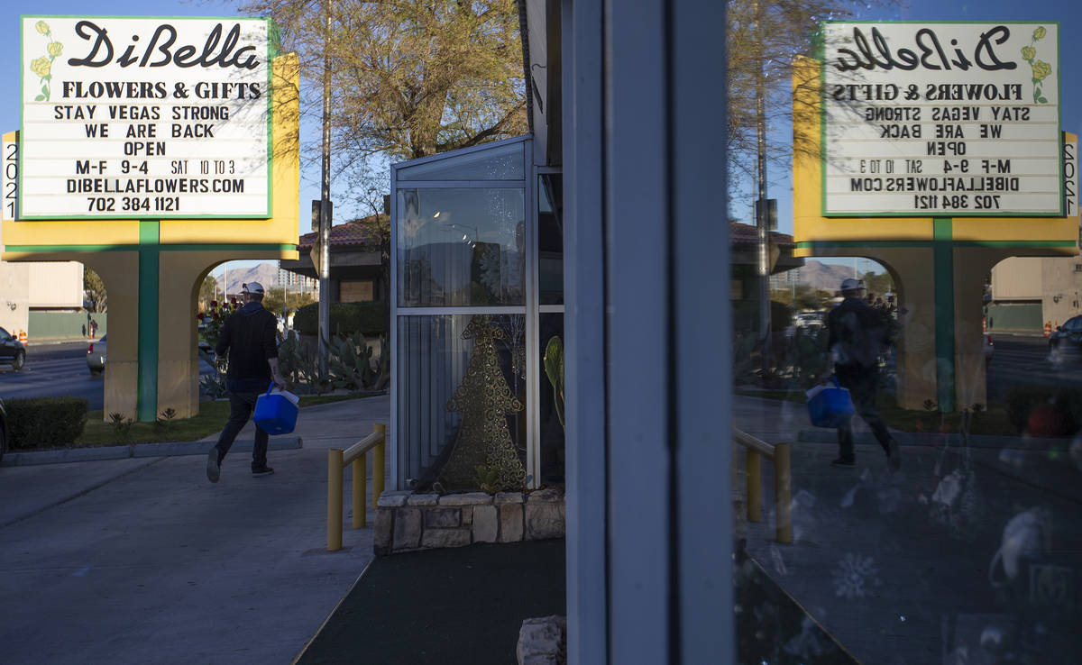 DiBella Flowers & Gifts abrió sus puertas el lunes, 14 de diciembre de 2020, en Las Vegas. (El ...