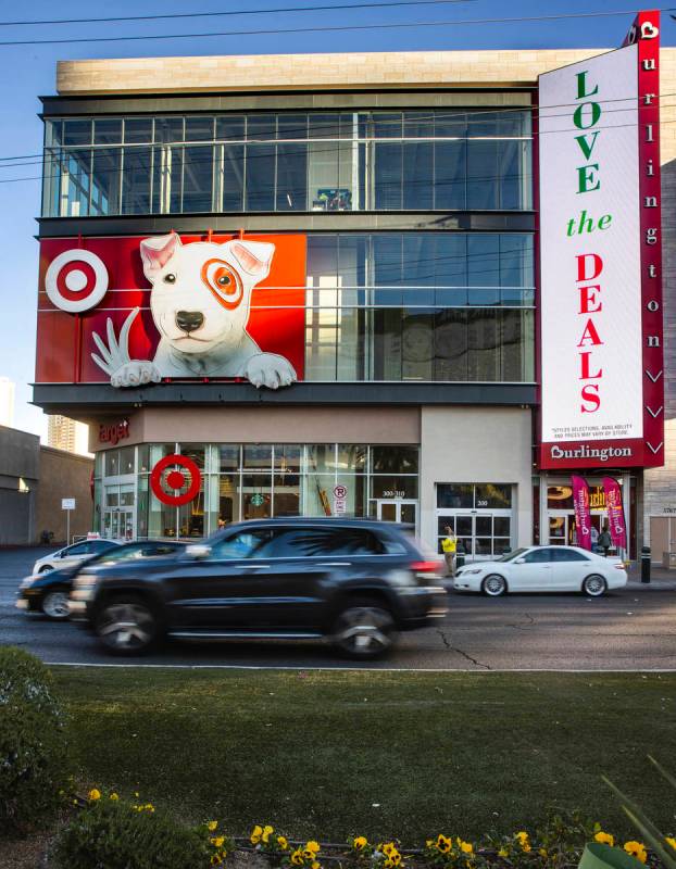 Olive Garden planea abrir un restaurante en el edificio del Showcase Mall donde Target y Burlin ...