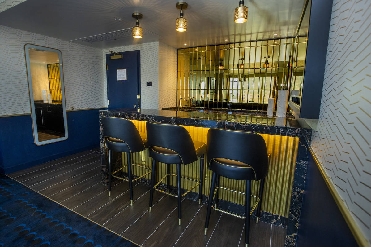 Un área de bar retro dentro de la suite Circa End en Circa el viernes, 18 de diciembre de 2020 ...