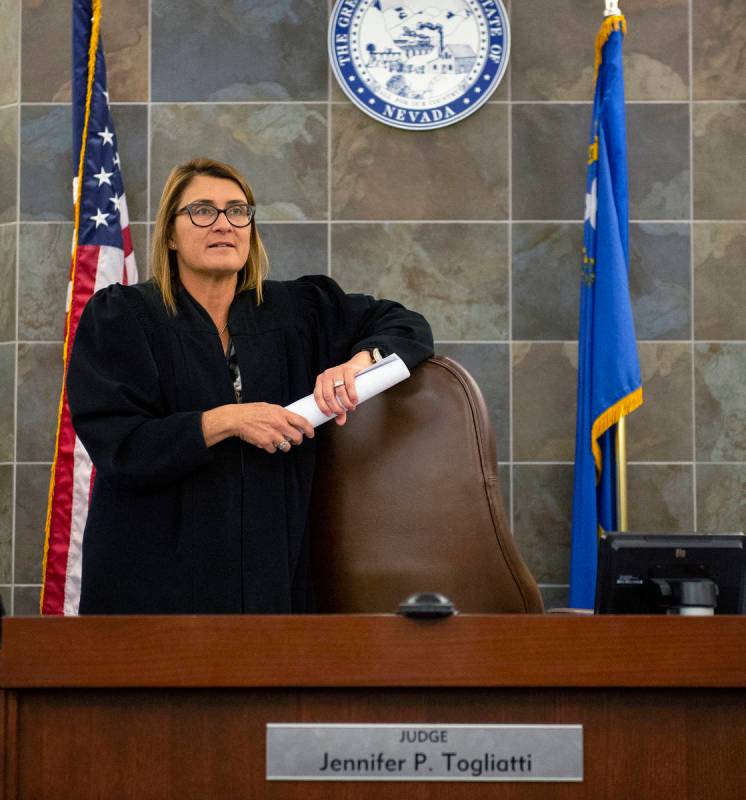 La jueza de distrito, Jennifer Togliatti, se presenta en su sala del Centro de Justicia Regiona ...
